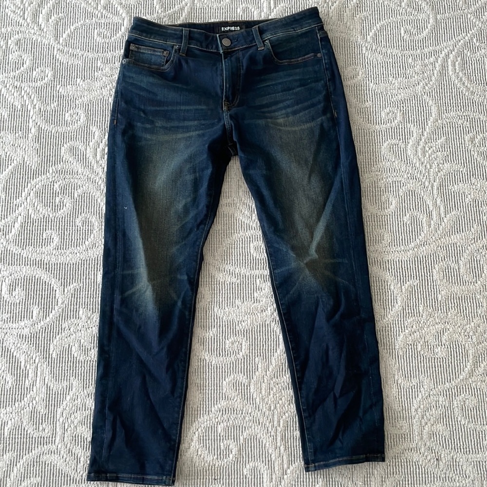 Express mens like new jeans.  W 32 L 30.  Dark wash.  Excellent condition